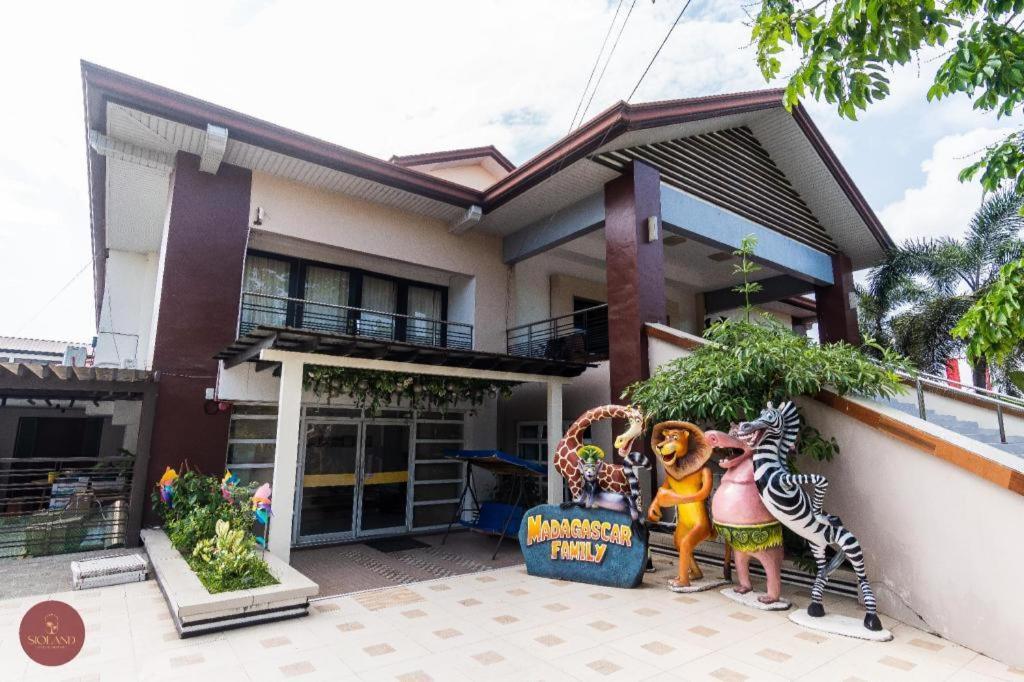 Quezon Premier Hotel - Candelaria Buitenkant foto