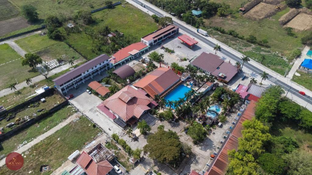 Quezon Premier Hotel - Candelaria Buitenkant foto