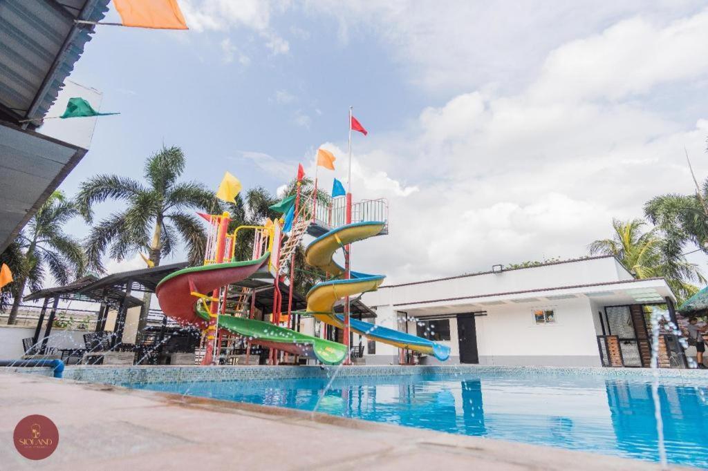 Quezon Premier Hotel - Candelaria Candelaria  Buitenkant foto