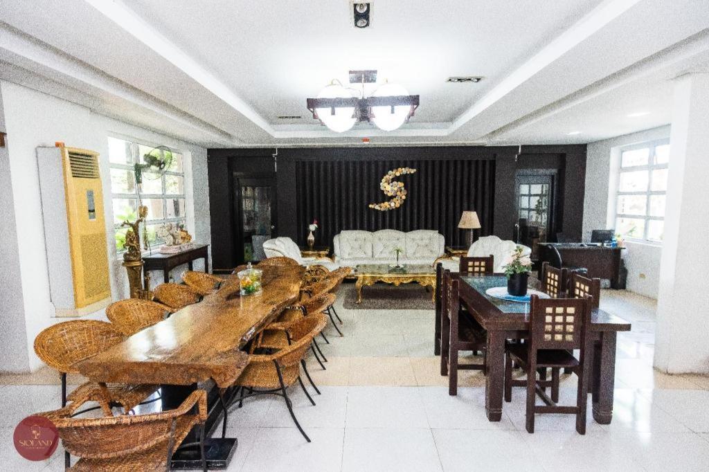Quezon Premier Hotel - Candelaria Candelaria  Buitenkant foto
