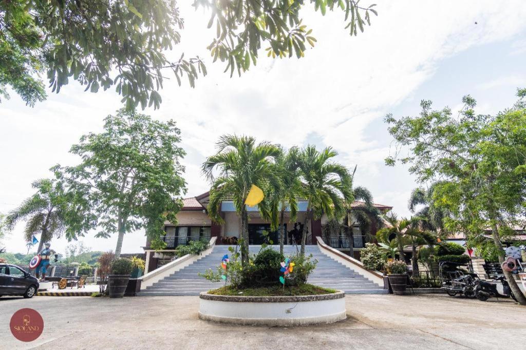 Quezon Premier Hotel - Candelaria Candelaria  Buitenkant foto