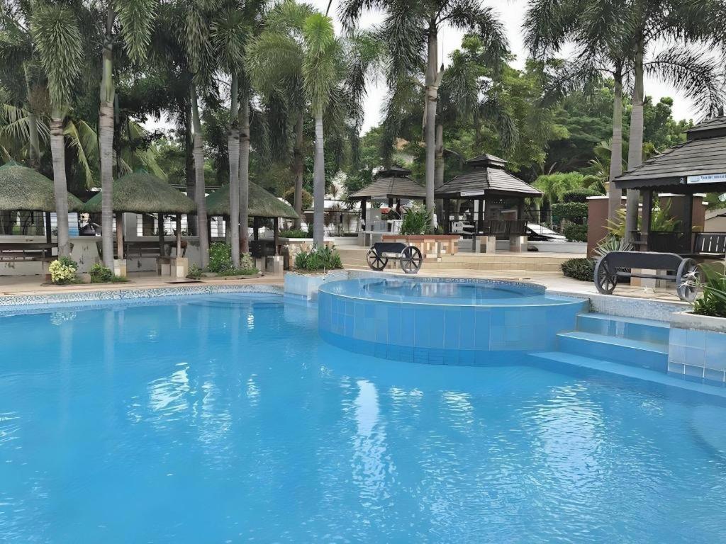 Quezon Premier Hotel - Candelaria Candelaria  Buitenkant foto