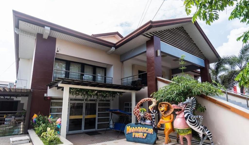 Quezon Premier Hotel - Candelaria Candelaria  Buitenkant foto
