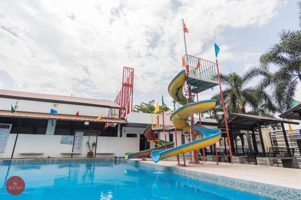 Quezon Premier Hotel - Candelaria Candelaria  Buitenkant foto