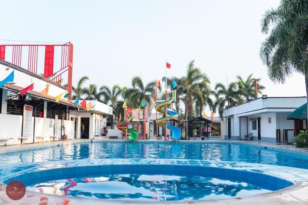 Quezon Premier Hotel - Candelaria Candelaria  Buitenkant foto