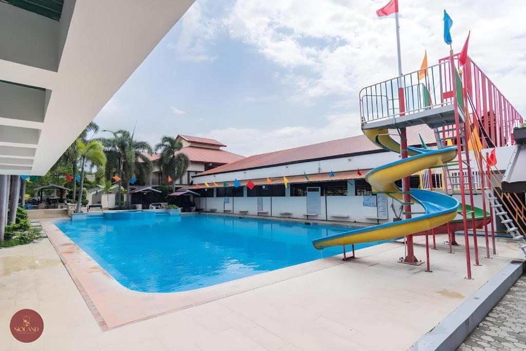 Quezon Premier Hotel - Candelaria Buitenkant foto