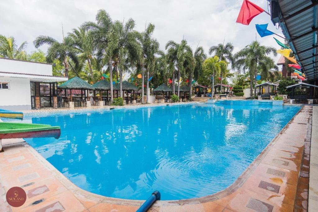 Quezon Premier Hotel - Candelaria Buitenkant foto