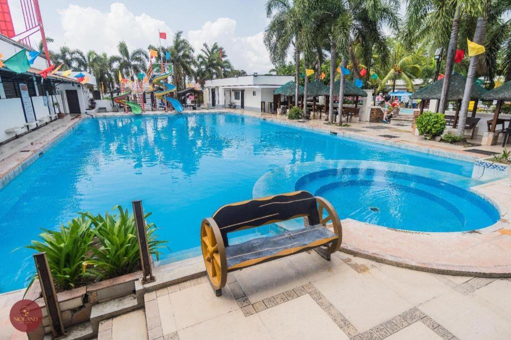 Quezon Premier Hotel - Candelaria Buitenkant foto